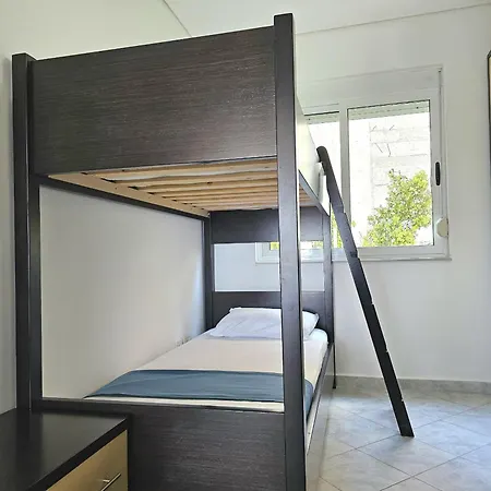 Two Bedroom With Sea View شقة *